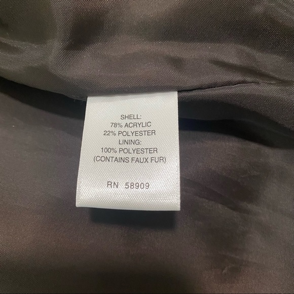 NWT faux fur vest - Picture 4 of 5